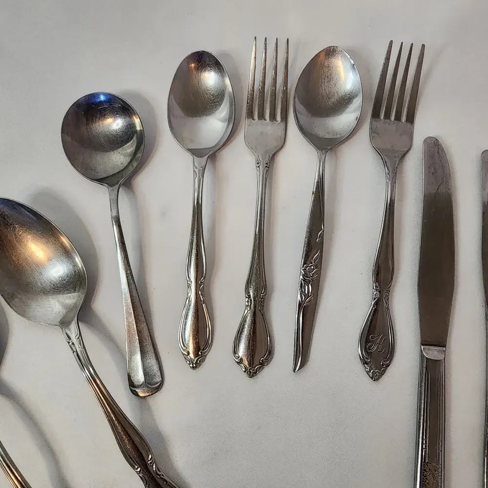 Miscellaneous 15 Piece Utensils Lot Oneida Rogers Spoons Butter Knife Fork